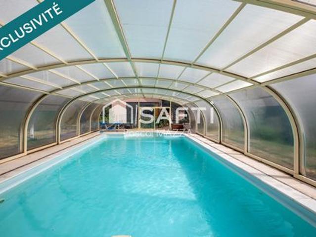 villa d'architecte de 300m² avec piscine de 12,50x5m sur un terrain de 2512m²