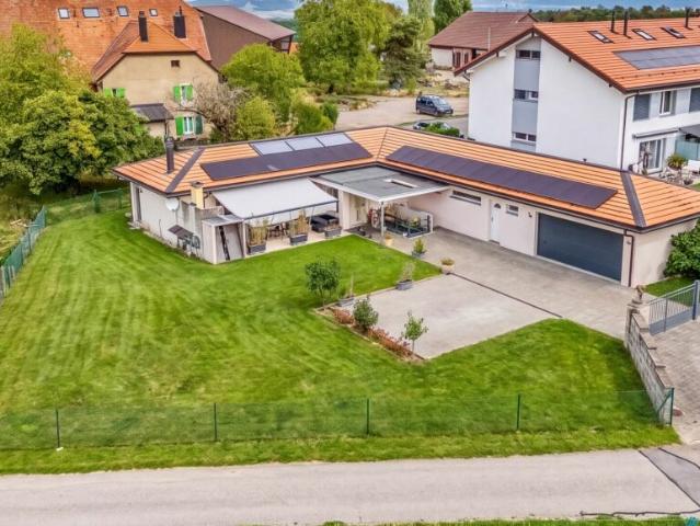 Villa d'architecte de plain pied avec belle vue dégagée