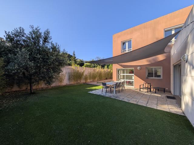 VILLA d'architecte MEUBLEE 183 m2 4 chambres extérieur et garage Pointe Rouge