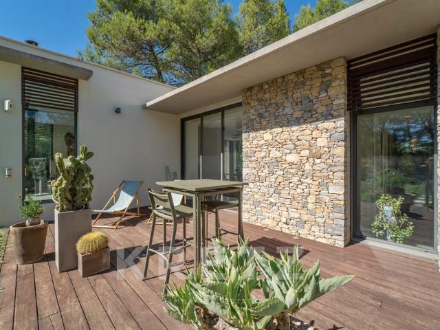 Villa d'architecte moderniste de plain pied au coeur du quar. 158m² Nîmes