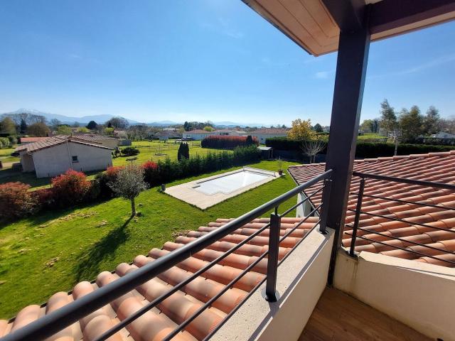 Villa D'architecte Récent Avec Piscine Et Vue Secteur Saint. 184m² Landorthe