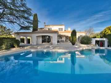 Villa d'architecte sur une parcelle de 1900 m² 299m² Saint Jean de Védas