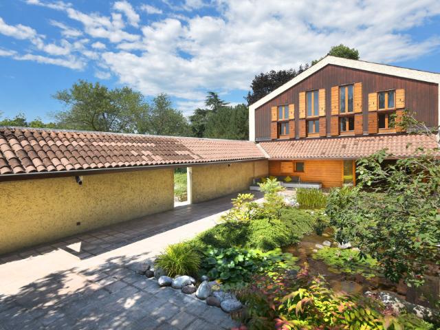 Villa d'architettura moderna nella natura