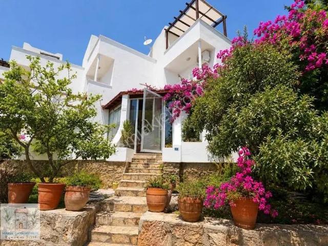 Villa Datça Tatil Sitesinde Denize 50 Metre Bakımlı İkiz Villa