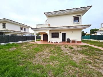 Villa de 4 dormitorios ubicada en la zona de Loma Sancti Pet. 166m² La barrosa