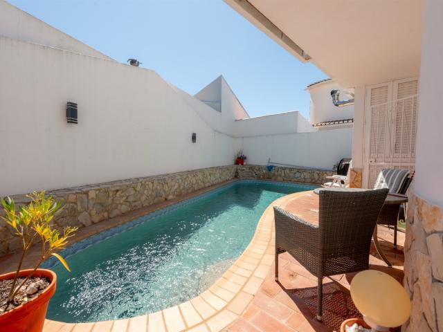 Villa de 4 quartos com personalidade e piscina em Almádena 146m² Luz