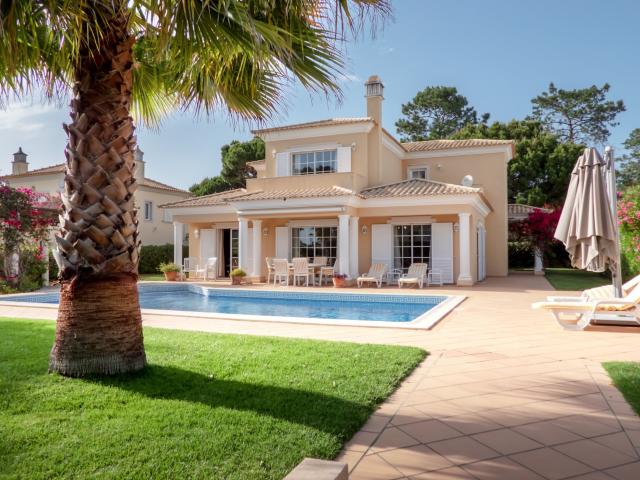 Villa de 4 quartos com piscina em Varanda do Lago 257m² Quinta do Lago