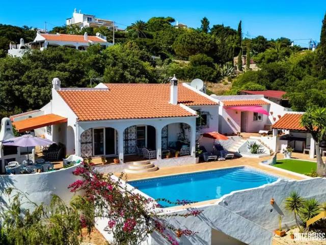 Villa de 4 quartos com vista mar e anexo em Santa Bárbara de. 116m² Santa Bárbara De Nexe