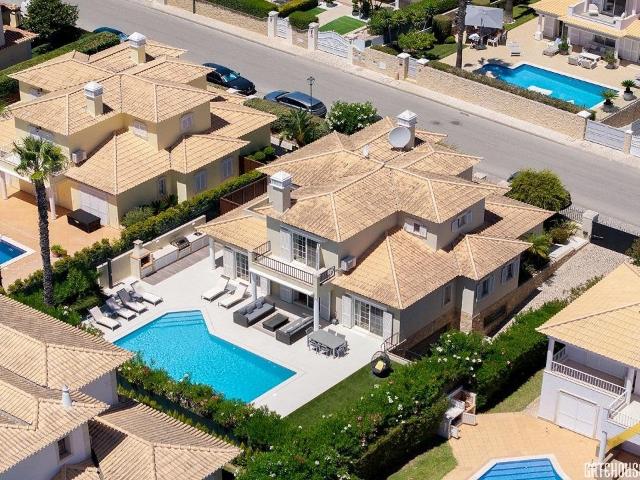 Villa de 4 quartos entre Vale do Lobo e Quinta do Lago, Alga. 284m² Almancil