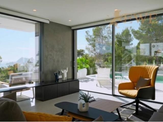 Villa de 5 estrellas con piscina infinita y vistas al mar en Altea