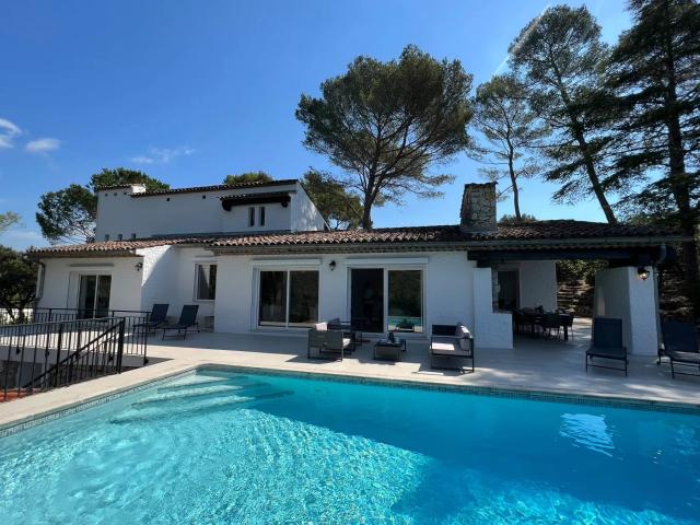 Villa de 6 chambres dans un domaine renommé et sécurisé 321m² Biot