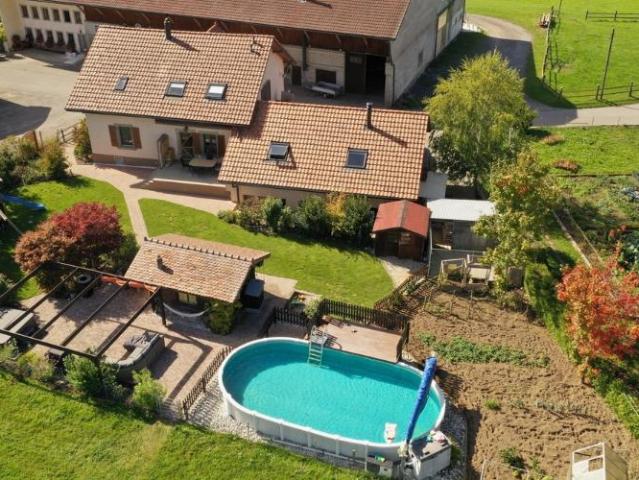 Villa de 6,5 pièces, grand jardin, piscine.