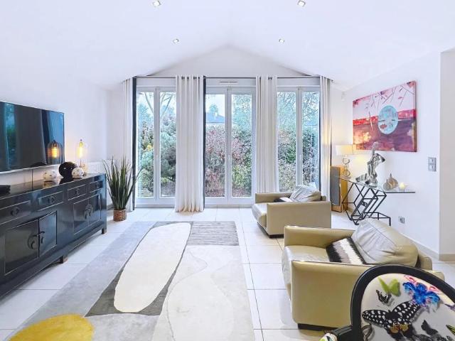 Villa de 8 pièces de 212 m² située à Bailly Romainvilliers