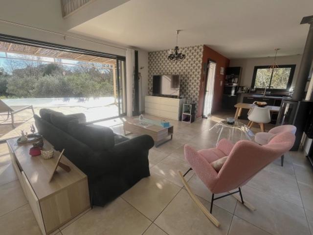 Villa de 136 m² avec piscine et grand jardin Uzès