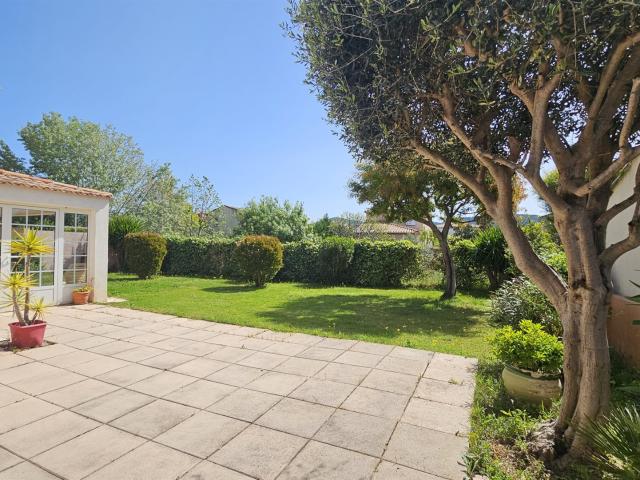 Villa de 160 m2 sur 515 m2 de terrain proche centre et plage. 160m² Saint Cyr sur Mer