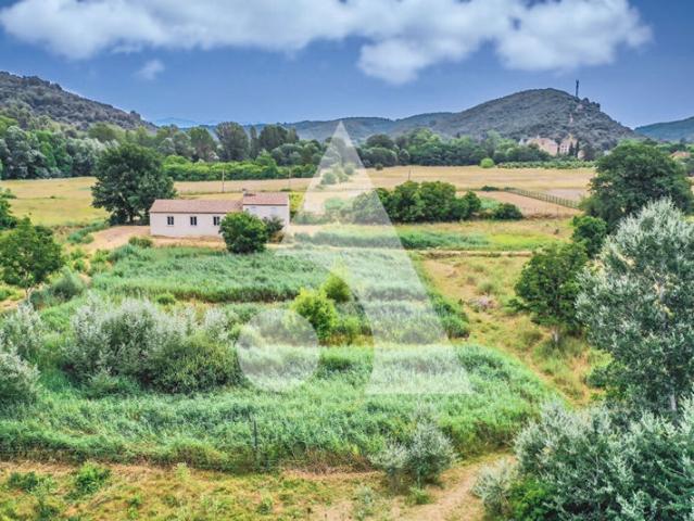 VILLA DE 160 M2 PLUS DEPENDANCE SPACIEUSE SUR PARC ARBORE DE 31355 M2 AVEC SOURCE SANS VIS A VIS AU CALME