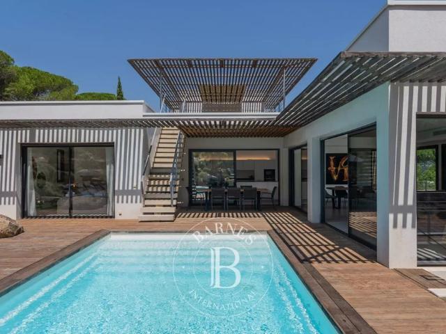 Villa de luxe de 16 pièces en vente Sainte Lucie de Porto Vecchio, Corse