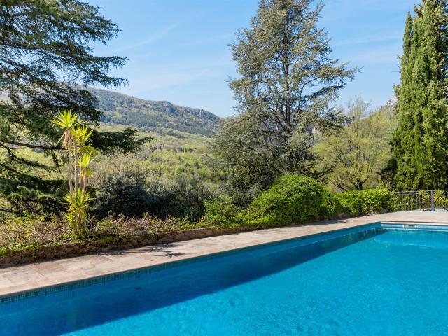 Villa de 175 m2 au calme Terrain de 4 136 m2 Tourrettes sur. 175m² Tourrettes sur Loup
