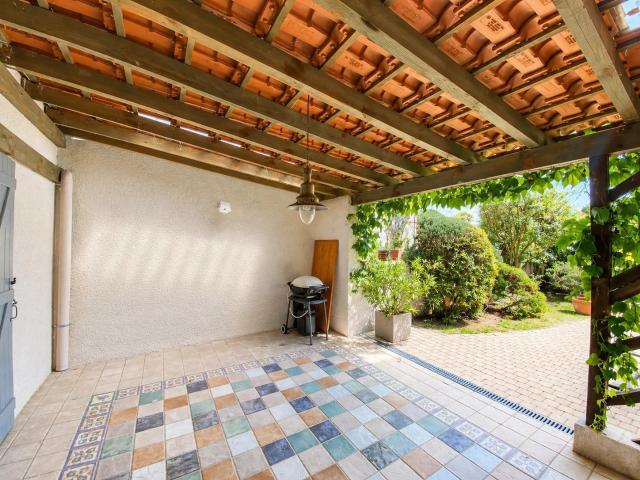 villa de 184m² avec piscine et dépendances / saint galmier