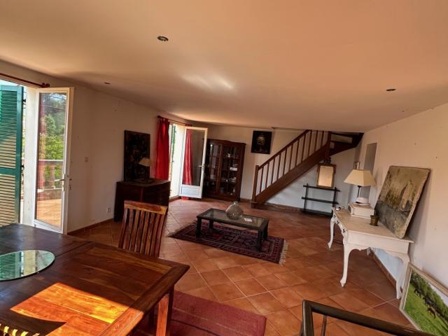 Villa de 190 m2 sur deux niveaux à 5 minutes de la plage