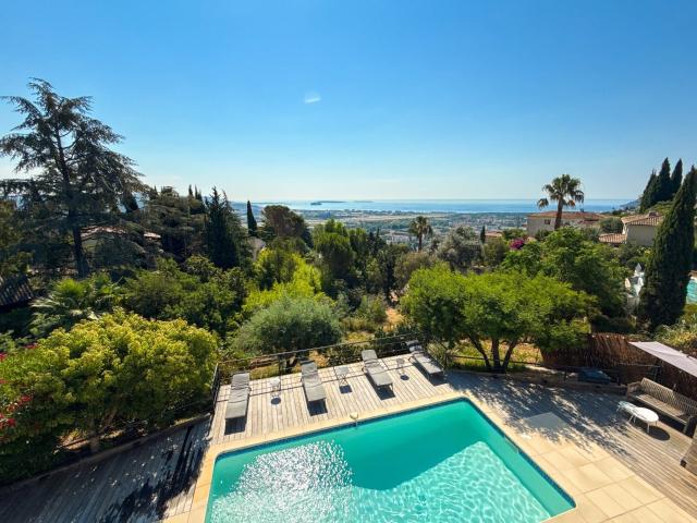Villa de 204 m2 à Mandelieu la Napoule avec vue panoramique. 203m² Mandelieu la Napoule