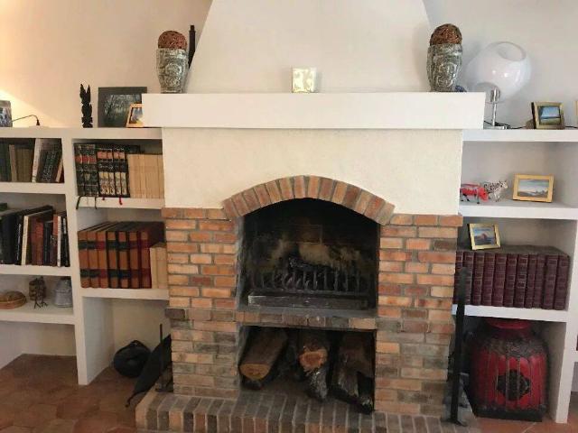 villa de 250m² avec terrasse, jardin et parking
