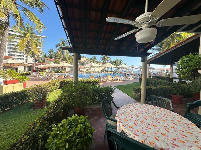 Villa de 2 Rec?maras en venta con Acceso a Playa en Ixtapa
