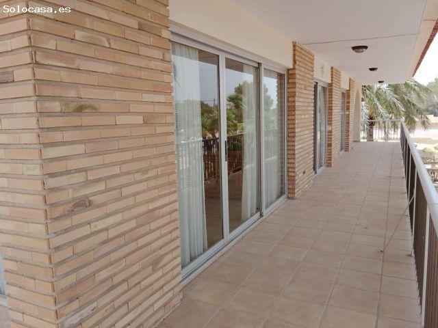 Villa de 337m2 con 4 habitaciones, piscina grande y parcela de 2500m2 en el Albir