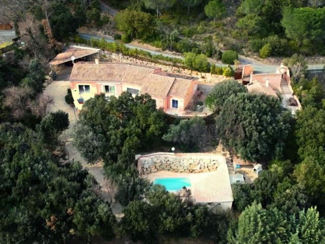 Villa de 3 chambres dans un emplacement privilégié avec pisc. 215m² Limoux