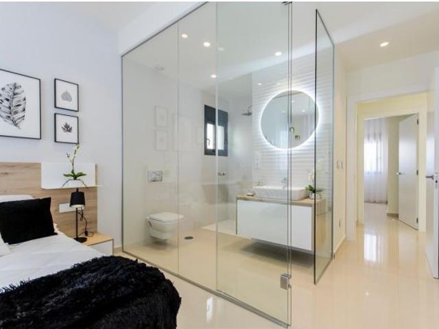 VILLA DE 3 DORMITORIOS Y 2 BAÑOS ZONA HACIENDA DE SAN JUAN, LORCA