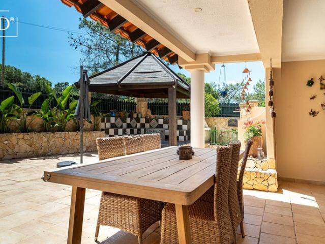 Villa de 3 pisos com cave independente próximo a praias e re. 112m² São brás de alportel