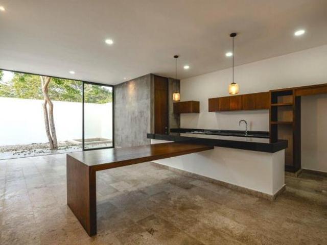 Villa de 3 recamaras con Alberca en Privada Zona Country Club ENTREGA INMEDIATA