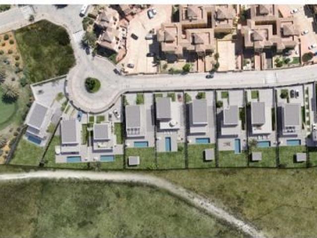 VILLA DE TRES DORMITORIOS EN CAMPO DE GOLF