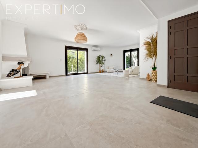 Villa de type T4 rénovée de Plain Pied + 1 Studio + Piscine