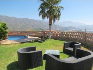 Villa de alquiler en Frigiliana con 3 dormitorios y piscina