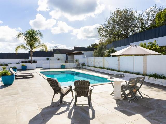 Villa De Alta Qualidade com 5 quartos totalmente renovada em. 250m² Boliqueime