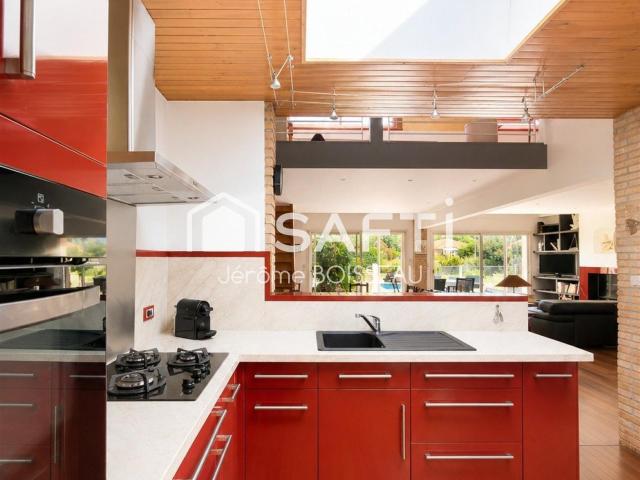 ? Villa de caractère 141 m2 avec piscine au cœur de Biscarro. 141m² Biscarrosse