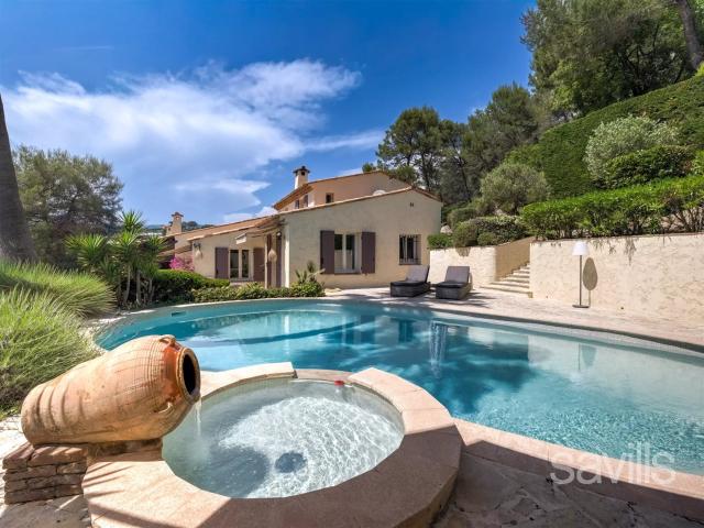 Villa de caractère au Domaine de l’Étoile Piscine et calme. 233m² La gaude