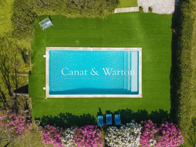 Villa de caractère au sein d'un domaine privé