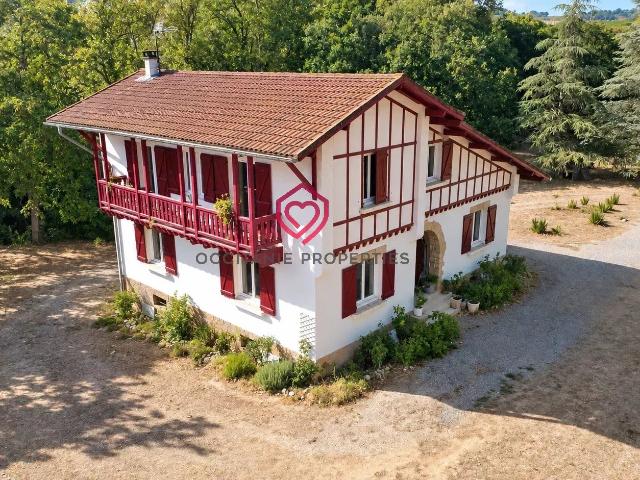 Villa de caractère avec 2,8 hectares de terrain, bois et prairie – proche de Carcassonne