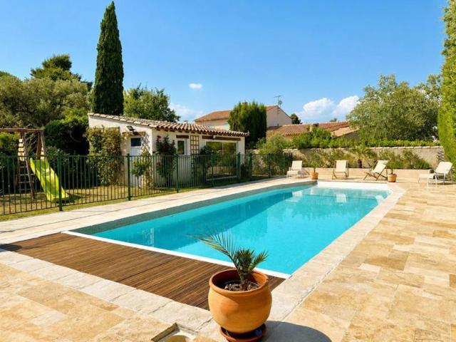 Villa de caractère de 200 m² avec piscine, jardin et dépendan