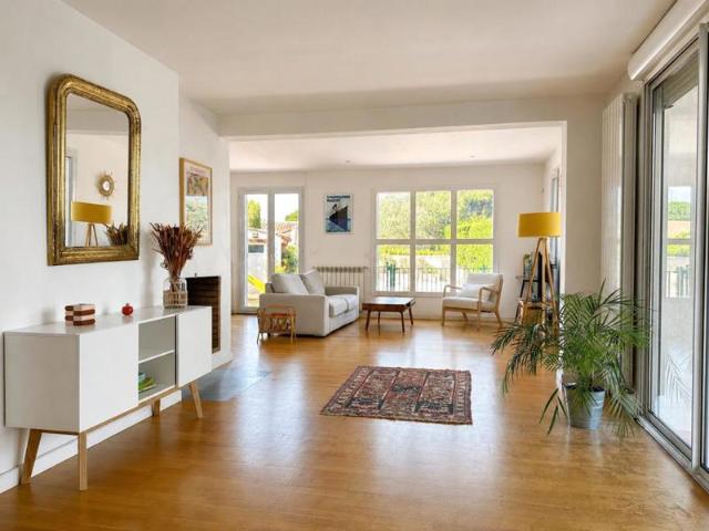 Villa de caractère de 200 m² avec piscine, jardin et dépendan