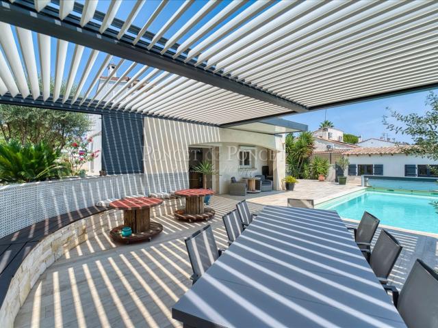 Villa de caractère de 240 m² avec piscine, garage et 5 suite. 239m² Montpellier