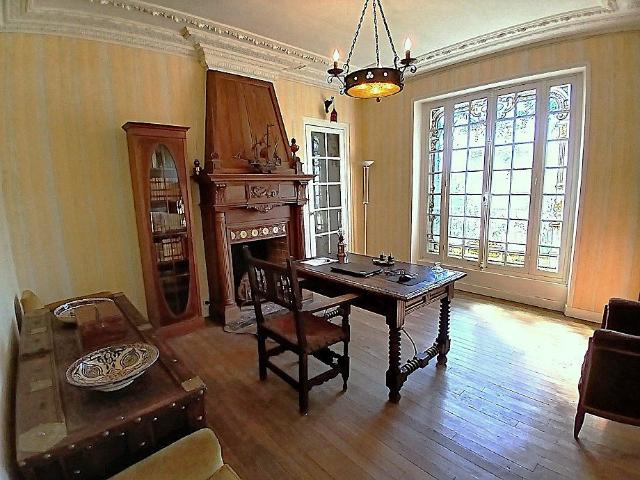 Villa de caractère XXe avec dépendance et parc sur 4237 m2 153m² Lourdoueix Saint Pierre