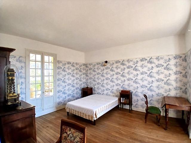 Villa de caractère XXe avec dépendance et parc sur 4237 m2