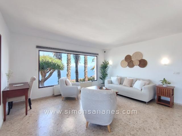 Villa de celebridad oculta con piscina y vistas panorámicas. 215m² El Sauzal