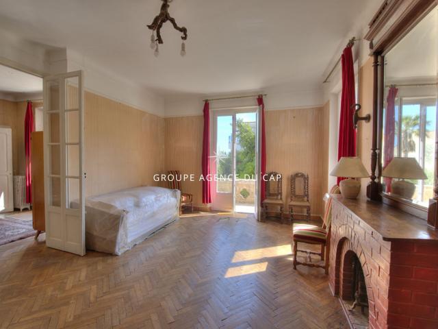 Villa de charme année 1930 plein centre St Raphael 100 m de. 192m² Saint Raphaël