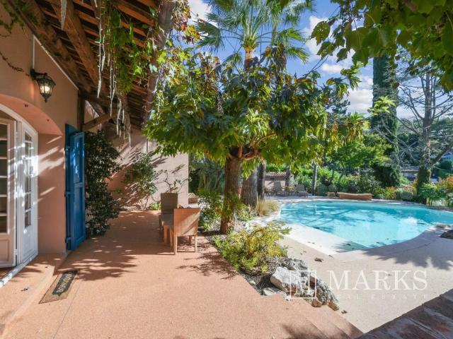 Villa de charme au cœur de la Riviera, avec piscine et aperç. 243m² Villefranche sur Mer