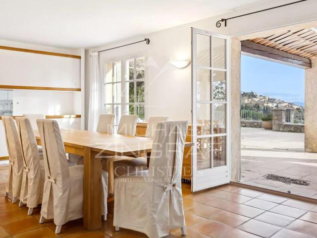 Villa de charme avec vue panoramique au cœur d’un domaine pr. 251m² Fayence