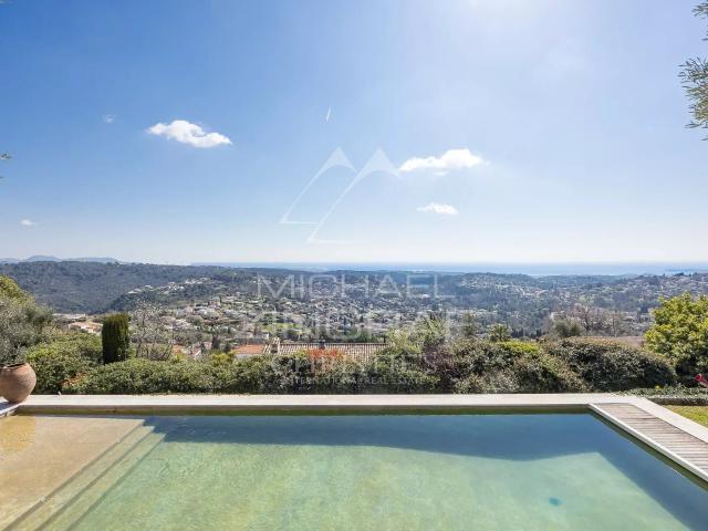 Villa de charme avec façade en pierre et vue panoramique 502m² Vence